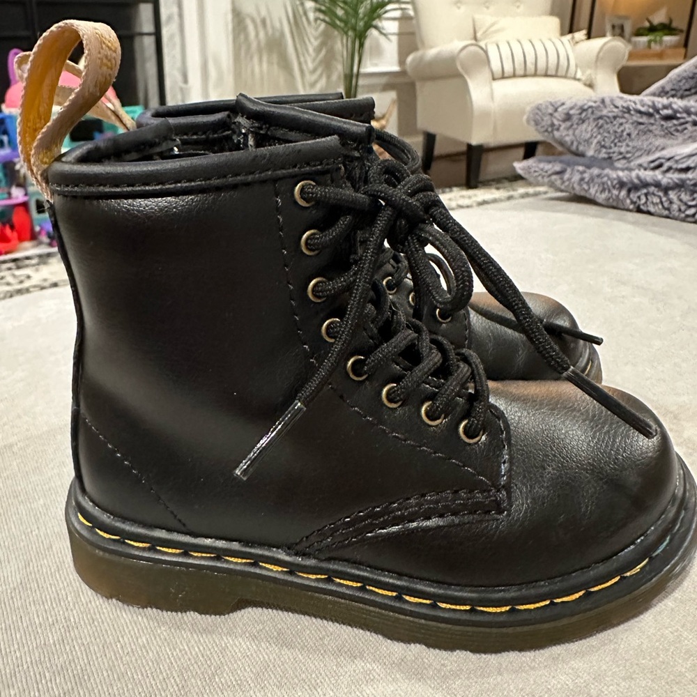 Doc Martins Toddler 1460 Vegan **worn once** - Picture 3 of 6